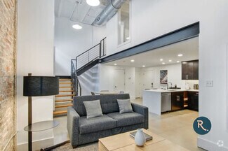 Building Photo - 822 Howard Ave