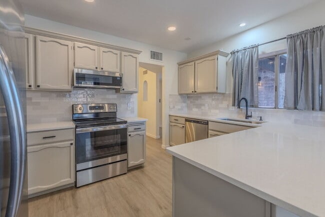 Building Photo - Green Valley Country Club Estates! 55+ Community, at least one person residing in the home must b...