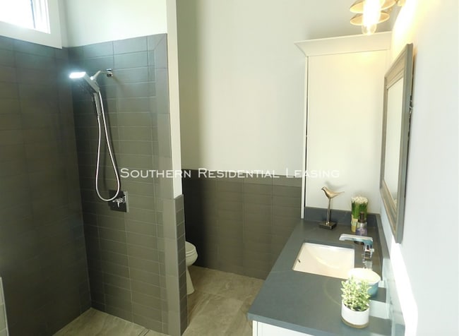 Building Photo - 16600 Innerarity Point Rd