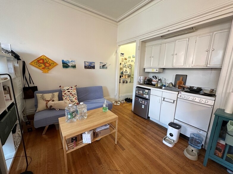 Building Photo - 100 Charles St