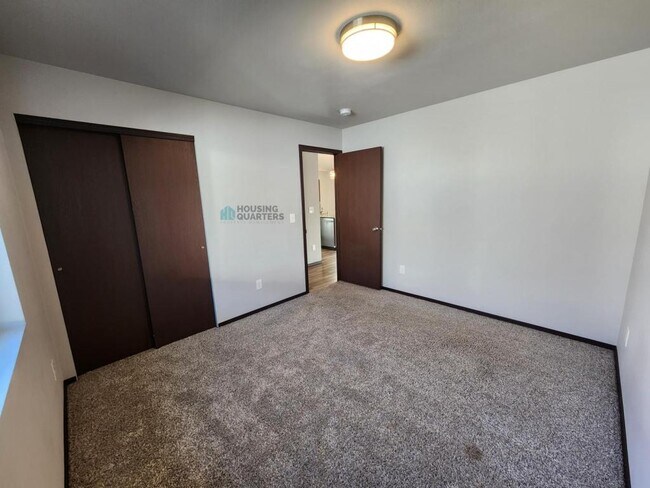 Building Photo - 1421 E Providence Ave