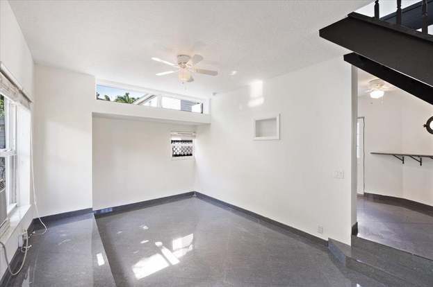 Building Photo - 301 Central Dr