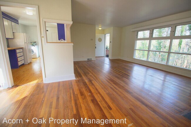 Building Photo - 3 br, 2 bath House - 107 W. Woodridge Dr.