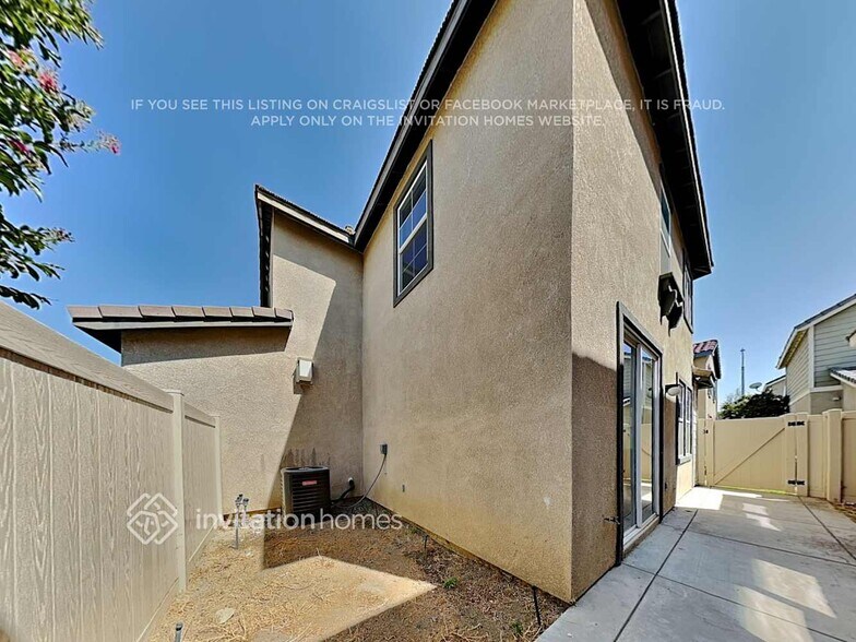 Building Photo - 1890 Lobo