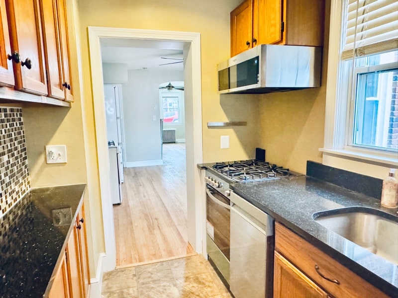 Building Photo - 1315 W 37th St