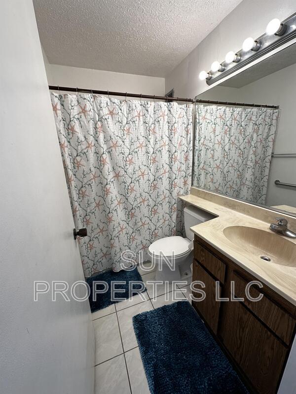 Building Photo - 2121 Ala Wai Blvd
