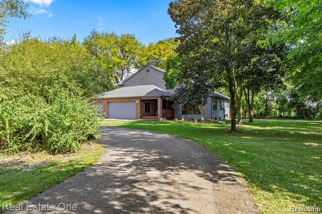 Building Photo - 18990 Beck Rd