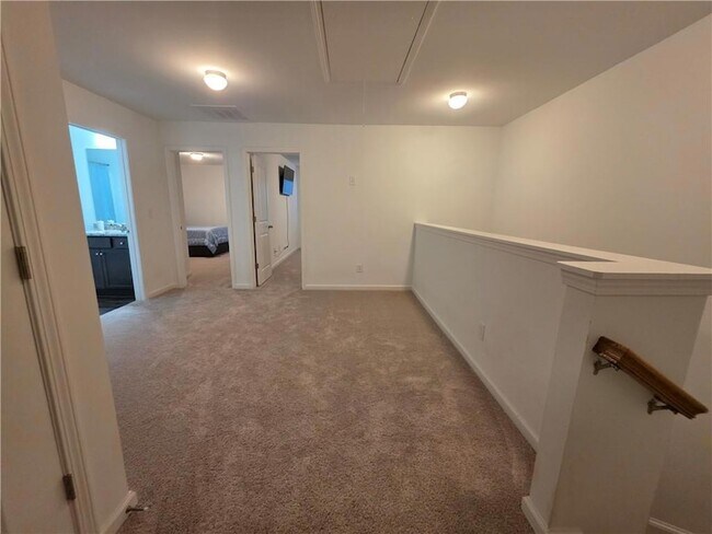 Building Photo - 5531 Garens Way