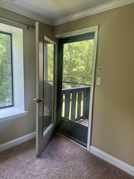 Building Photo - 4412B Aberdeen Dr