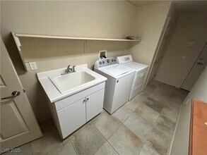 Building Photo - 11855 Portina Dr
