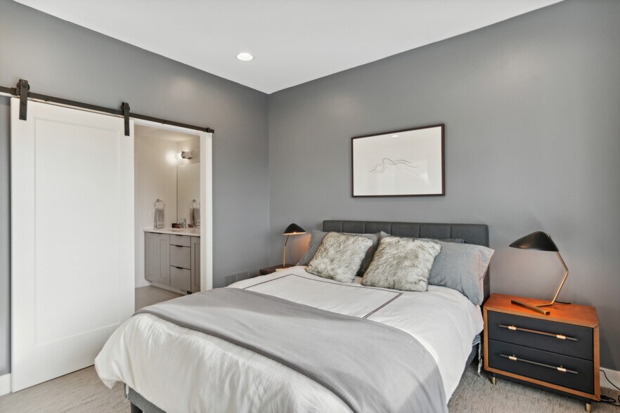 Building Photo - 2345 Decatur St