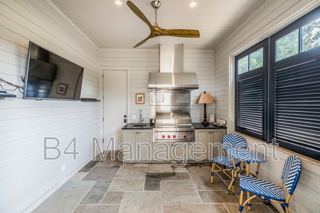 Building Photo - 103 Alester Square