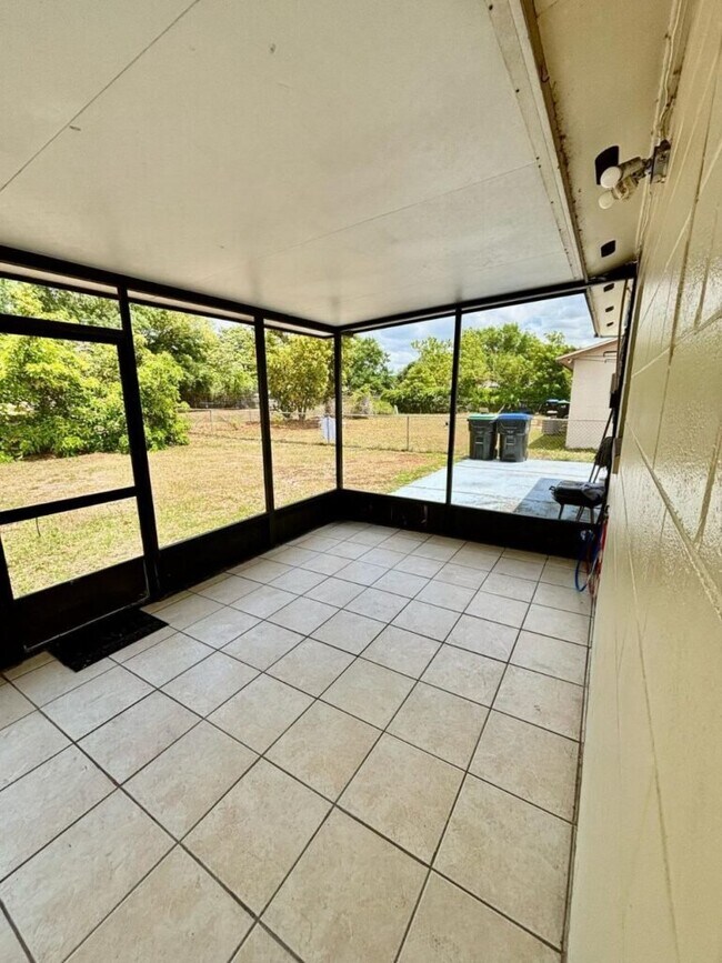 Building Photo - 4523 Ligustrum Way