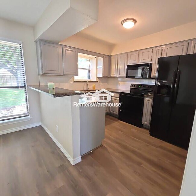Building Photo - FOR RENT - MOVE IN READY - 3BEDS 2BATHS