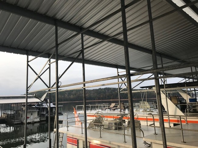 Building Photo - House Boat on Clemson Marina