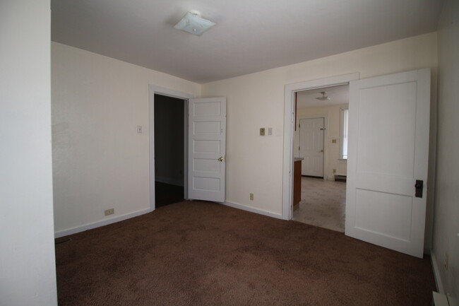 Building Photo - 316 Maple St