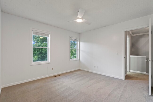 Building Photo - 4690 Lindbergh Dr