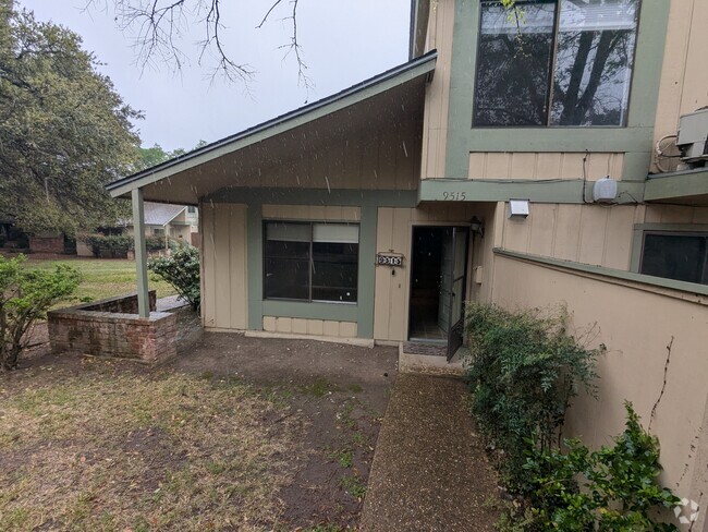Building Photo - 9515 Blue Creek Ln