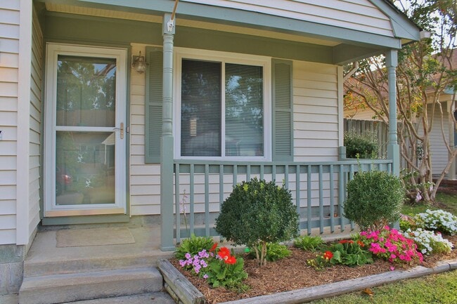 Building Photo - READY 07-15-26! Charming Rock Creek Ranch Home! Community Pool, Tennis Courts, & Playgrounds! Mus...