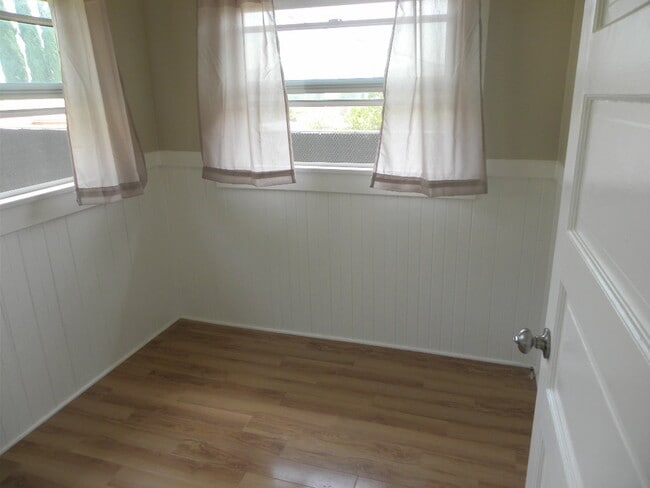 Building Photo - 324 Vista Pl