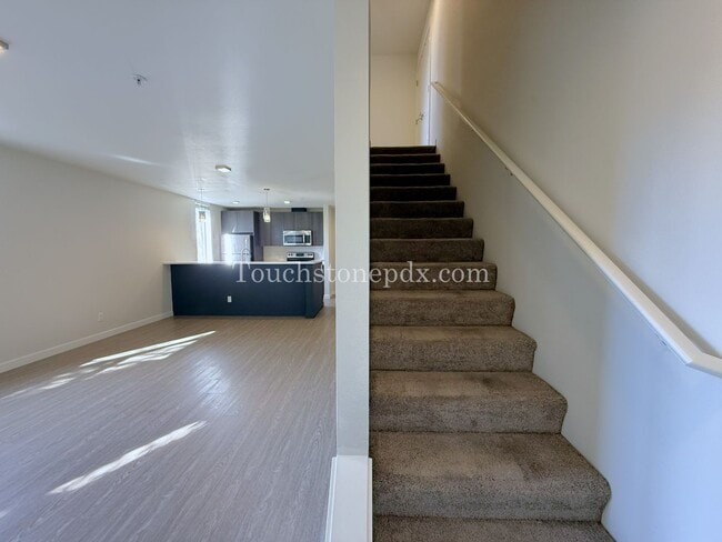 Building Photo - Modern 2 Bedroom, 1.5 Bathroom Apartment with Island Kitchen, Northeast Portland