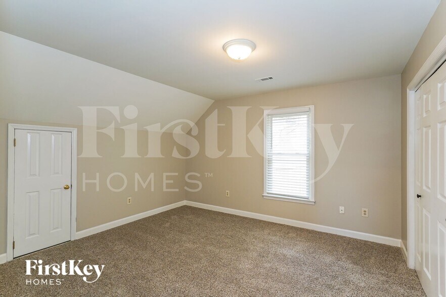 Building Photo - 802 Conway Pl