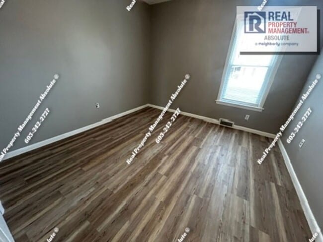 Building Photo - Large First-Floor 3BR Near Downtown Manchester