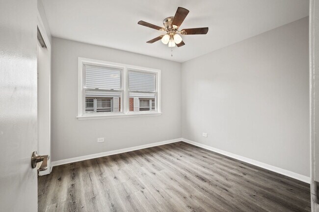 Building Photo - 8440 W 95th St