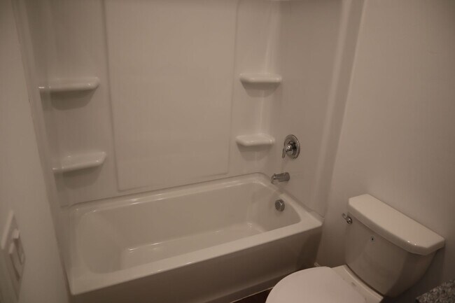 Building Photo - Great Home Great price!