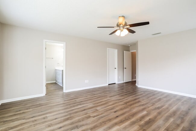 Building Photo - 1926 Old Moss Ln