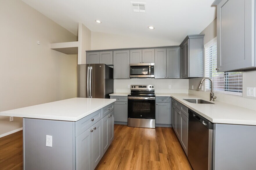 Building Photo - 3756 W Yellow Peak Dr