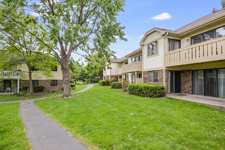 Building Photo - 697 Oakmont Ln