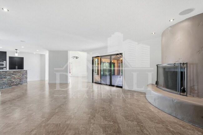 Building Photo - 10643 N Indian Wells Dr