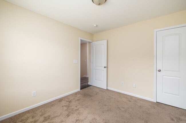 Building Photo - Spacious 3-Bedroom Home with Garage in Desirable Greensboro Neighborhood!