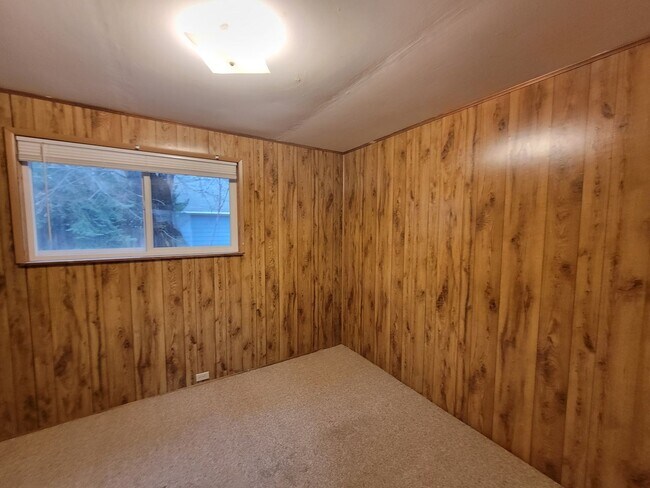 Building Photo - 2 bed 1 Bath in heart of Newport