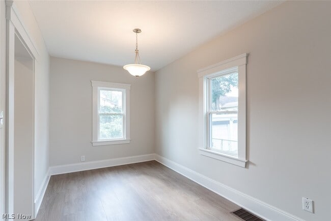 Building Photo - 1464 E 123rd St