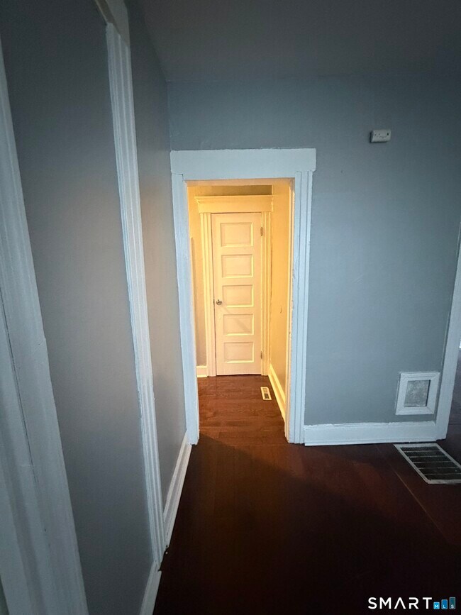 Building Photo - 327 Newhall St