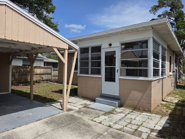 Building Photo - 2 Bedroom Single Family Home in Central Gulfport