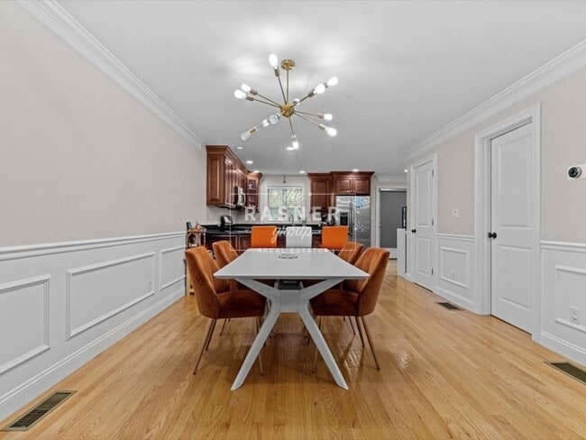 Building Photo - 17 Beacon St