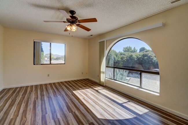 Building Photo - 1298 N Tapadero