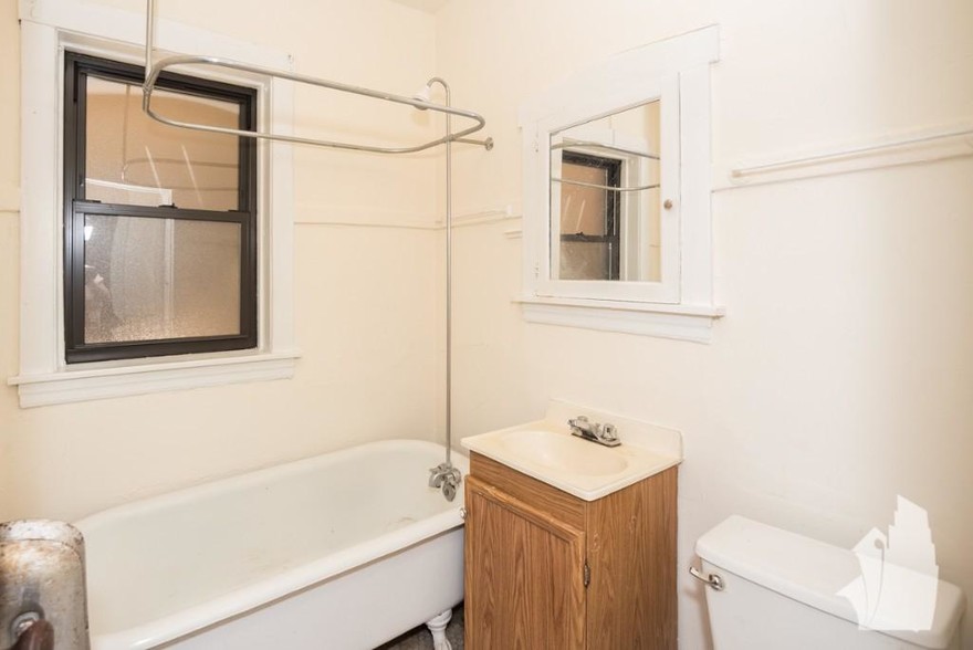 Building Photo - 4844 N Rockwell St