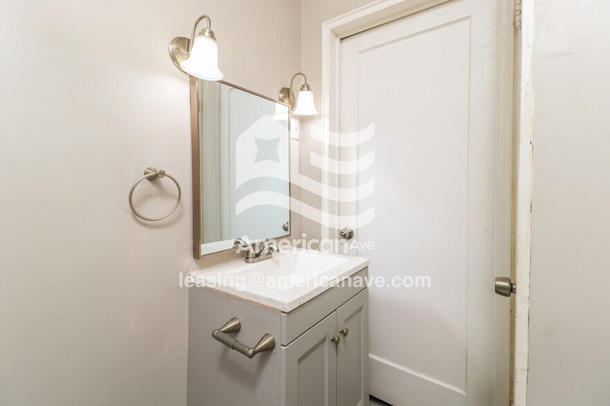 Building Photo - 6575 Julian Ave