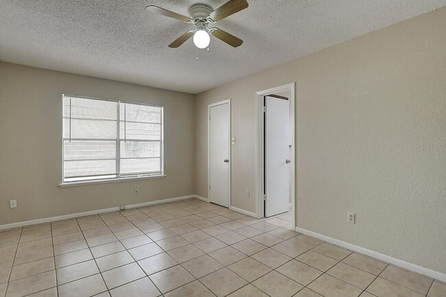 Building Photo - 5225 Bonham St
