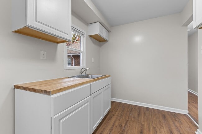 Building Photo - 19973 Lumpkin St