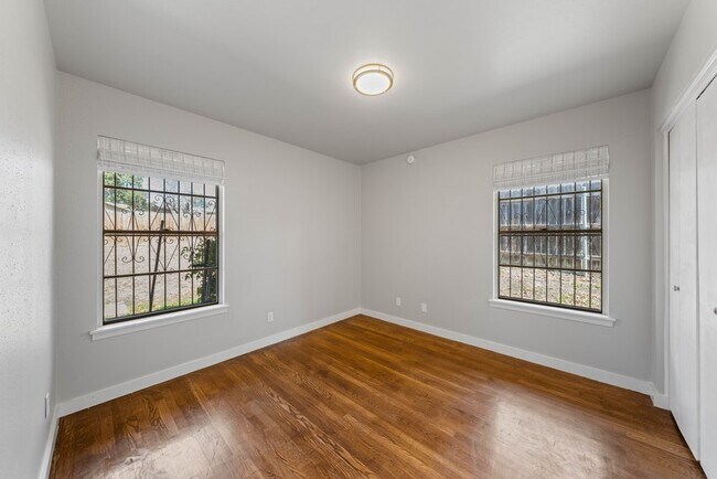 Building Photo - 303 Marquis Ln