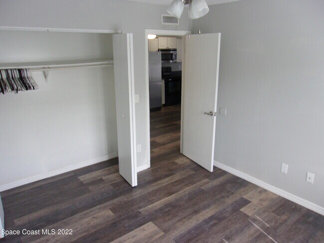 Building Photo - 1050 N Fiske Blvd