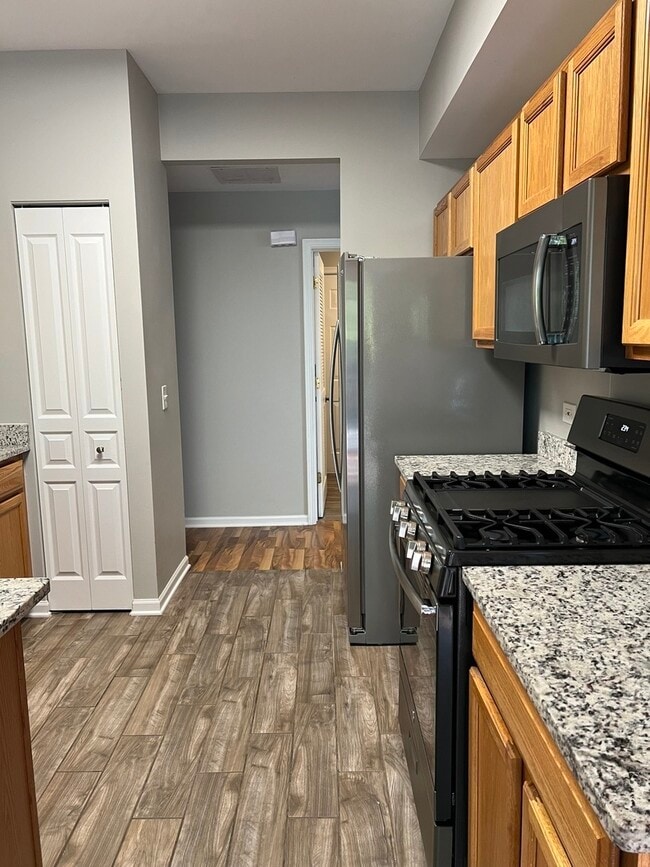 Building Photo - 3169 Bromley Ln