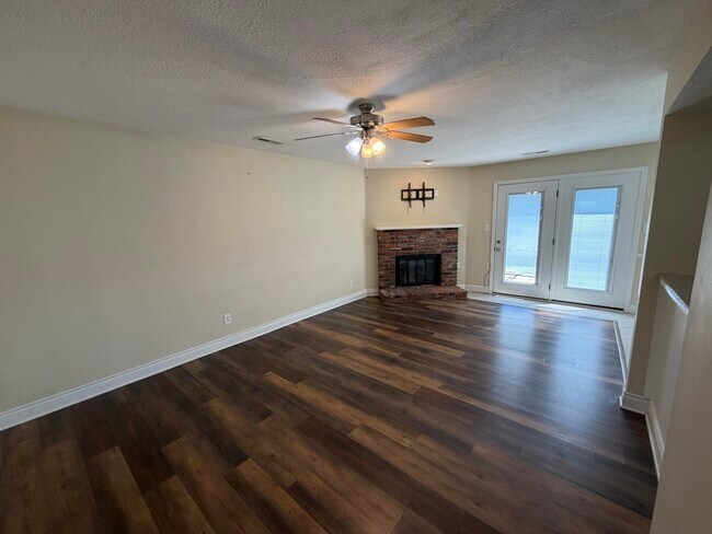 Building Photo - 2032 Waterfront Dr N