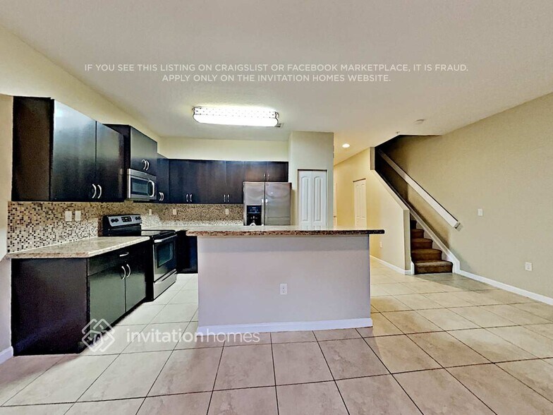 Building Photo - 206 SW 7th Ct