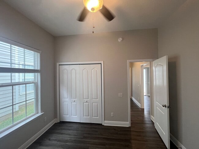 Building Photo - Charming 3/2 Home in Great Neighborhood